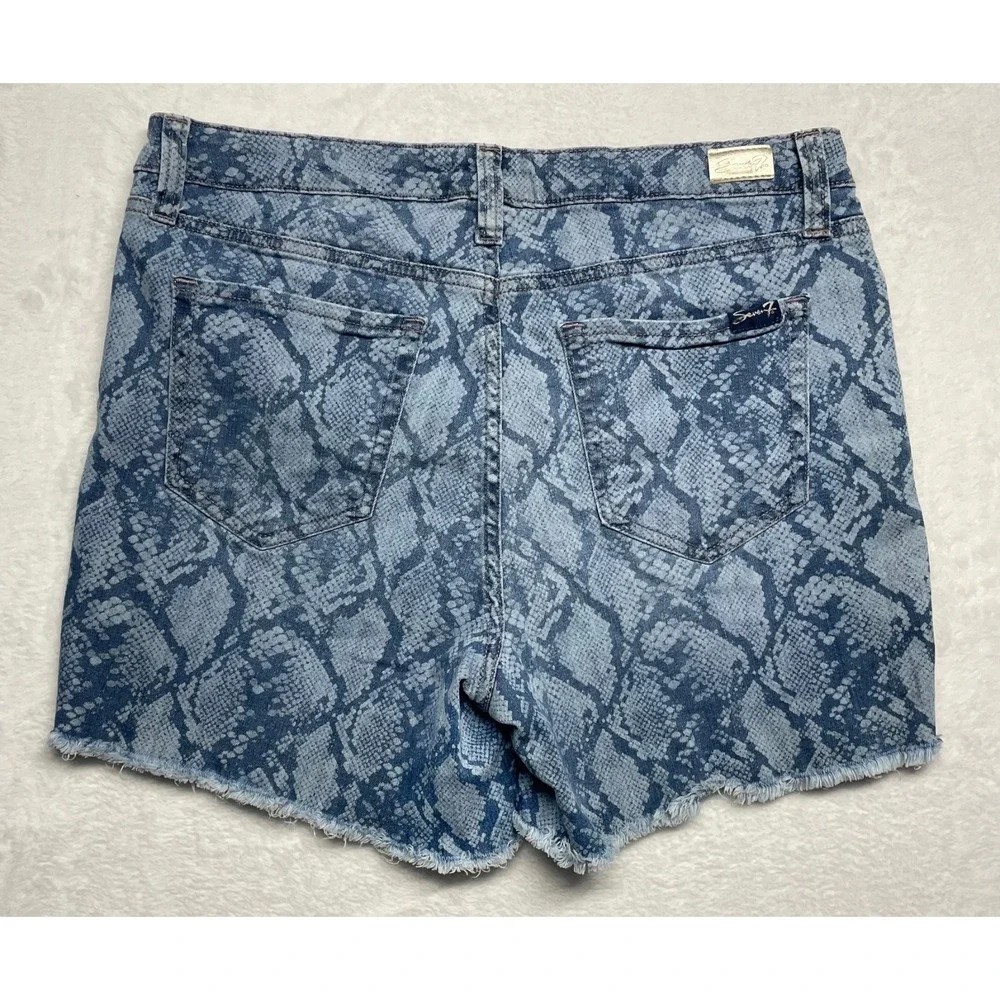 Seven 7 Weekend Women's Shorts Size 10 Light Denim Snake Skin Print Stretch